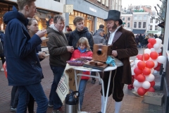 Simon Lévelt tijdens de Kerstmarkt in Haarlem
